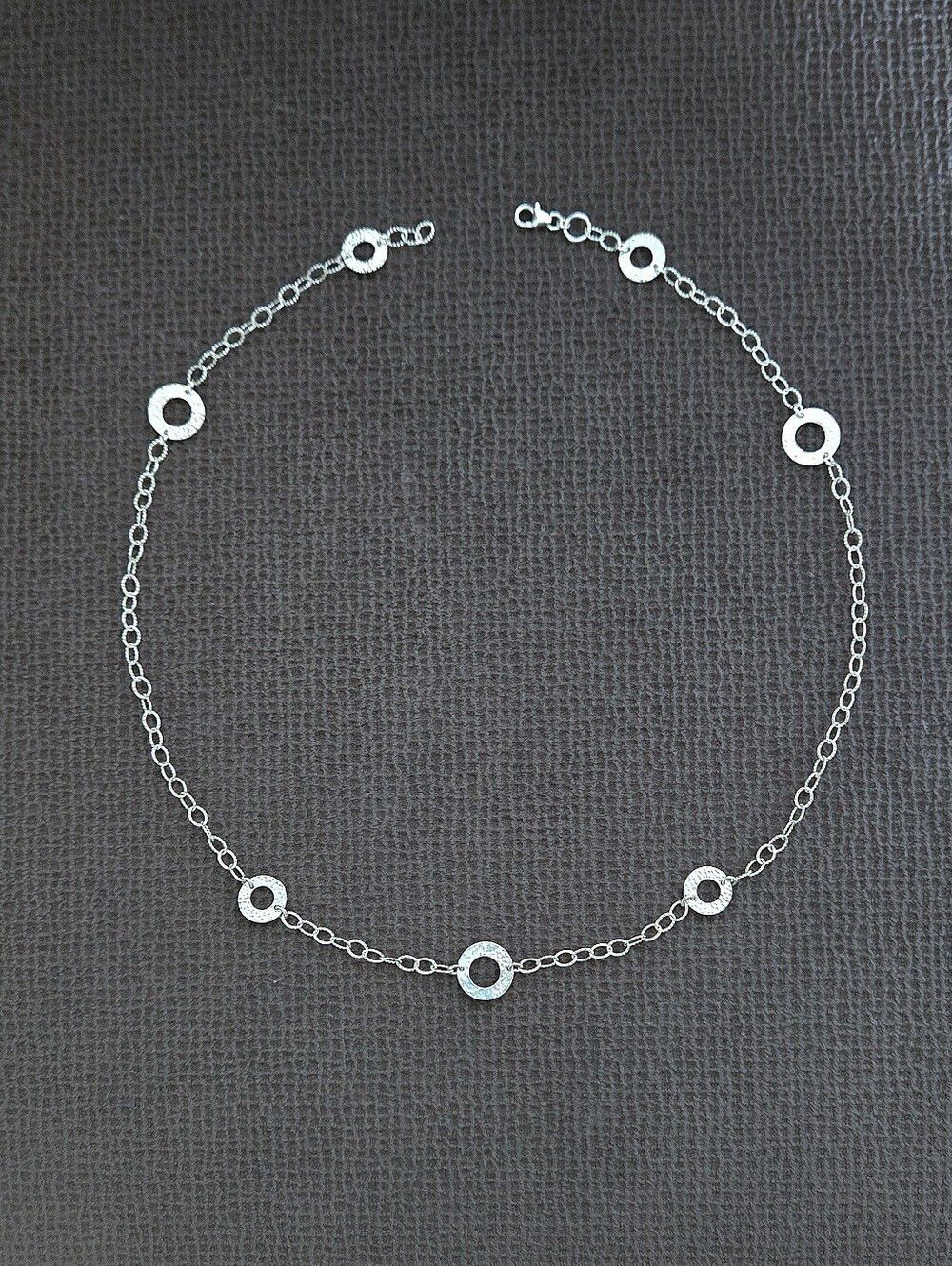 Silver🤍 Stationary Open Circles⭕️ Necklace - NWOT